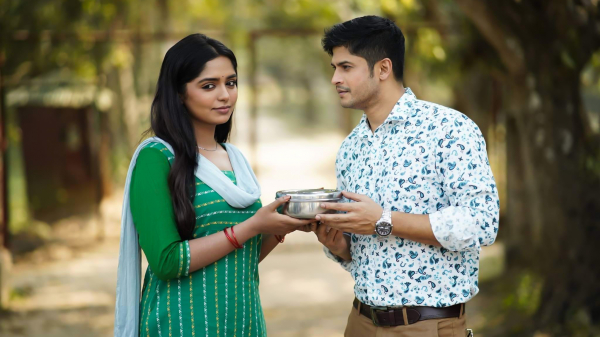 নিলয়-হিমির ‘মোবারক’