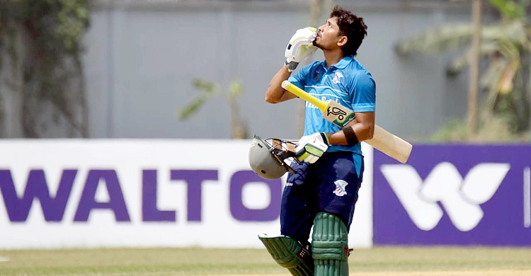 রেকর্ড গড়লেন বিজয়