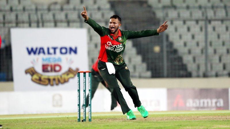 ছক্কা বা চার খাওয়ার পরের বলেই উইকেট পেয়ে যান সাকিব, দেখেনিন পরিসংখ্যান