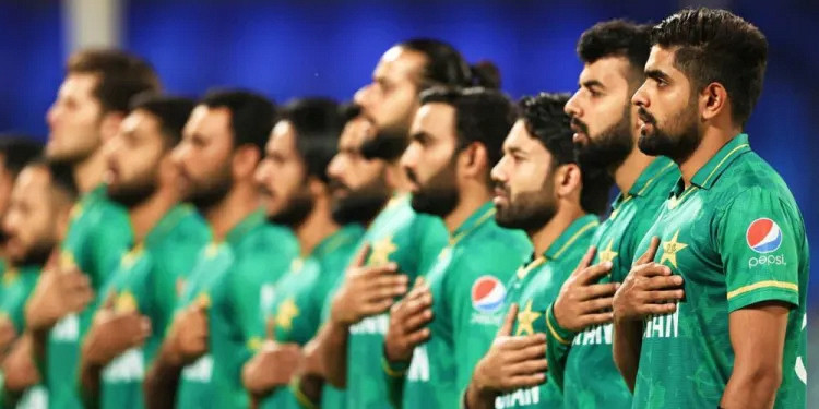 বাবর-রিজওয়ানদের কঠিন নিষেধাজ্ঞা দিল পিসিবি