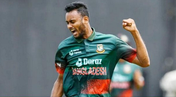 পর পর দুই উইকেট তুলে নিলো বাংলাদেশ, দেখেনিন সর্বশেষ স্কোর