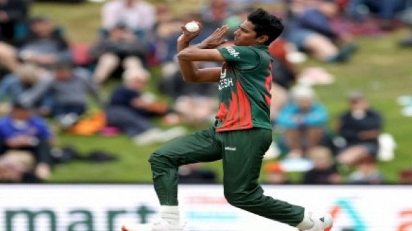 পর পর দুই উইকেট তুলে নিল বাংলাদেশ, দেখেনিন সর্বশেষ স্কোর