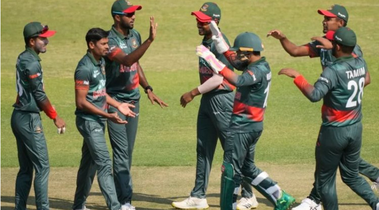 চমক দিয়ে ম্যাচ সেরা ও সিরিজ সেরা ক্রিকেটারের নাম ঘোষণা