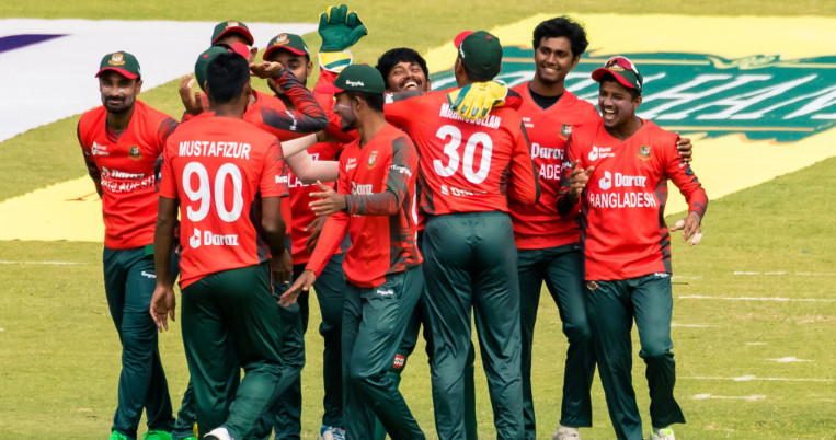 সবুজ দলকে বিশাল রানের টার্গেট দিল সাকিবের লাল দল