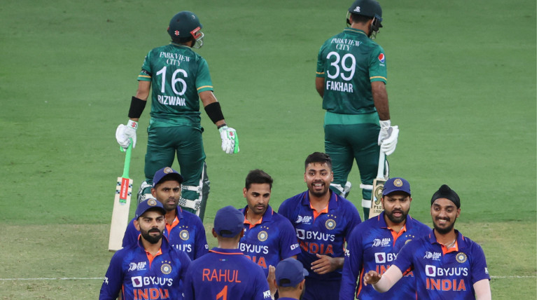 ভারতের ফিল্ডাররা আবেদন করেননি, এমনকি আম্পায়ারও আউট দেননি, তারপরও মাঠ ছাড়লেন ফখর