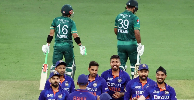 ভারতকে মাঝাড়ি রানের টার্গেট দিল পাকিস্তান