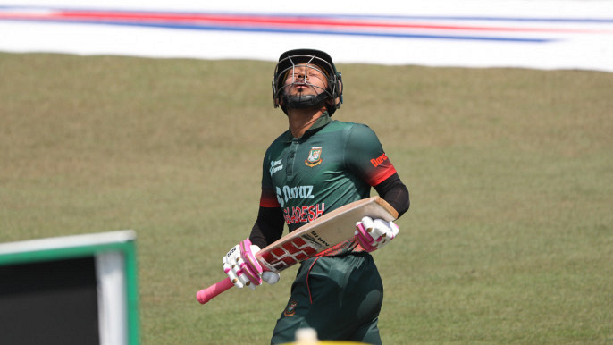 মুশফিকের অবসর নিয়ে ভিন্ন কথা ভাবছে বিসিবি