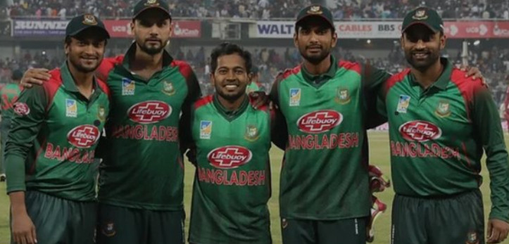 'পৃথিবী এগিয়ে গেছে কিন্তু বাংলাদেশ পেছনেই রয়ে গেছে'