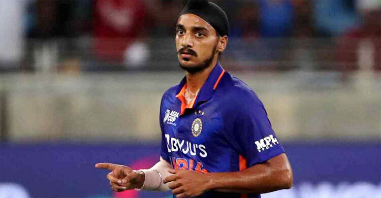 পাকিস্তান ম্যাচে ক্যাচ ফেলার কারণে আর্শদিপ সিংকে নিয়ে সমালোচনার ঝড়