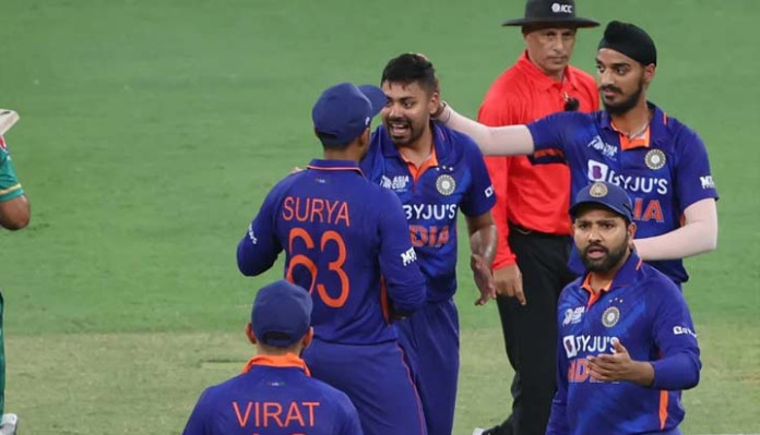 শ্রীলঙ্কার বিপক্ষে ম্যাচ চলাকালীন দুঃসংবাদ সময় চরম দু:সংবাদ শুনল ভারত
