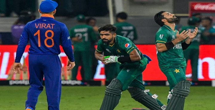 পাকিস্তানি ক্রিকেটারদের প্রার্থনায় কোহলির সেঞ্চুরি