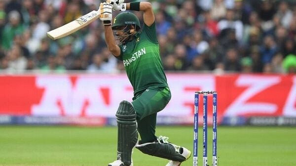 এশিয়া কাপে সুপার ফ্লপ বাবর আজম পাকিস্তানের পদার্থবিদ্যার পরীক্ষার প্রশ্নে