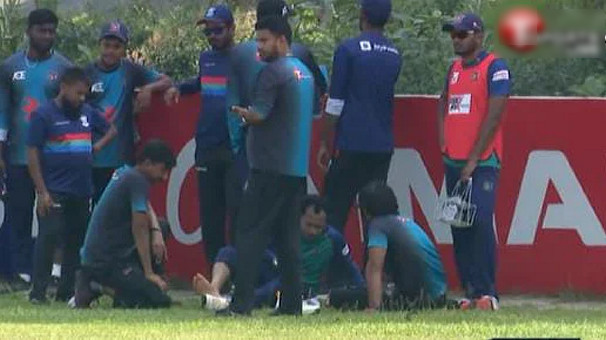 ব্রেকিং নিউজ: জিমে অনুশীলনের সময় আঘাত পেয়ে হাসপাতালে মুশফিক
