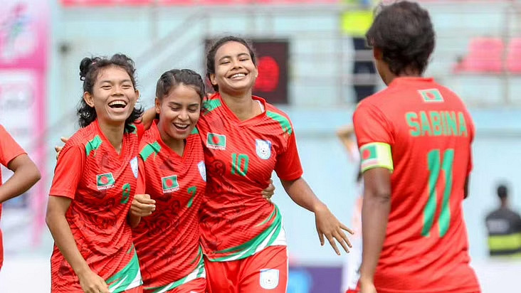 সাফ চ্যাম্পিয়নশিপের শিরোপা জয়ী নারী ফুটবলারদের জন্য ৭ দাবি