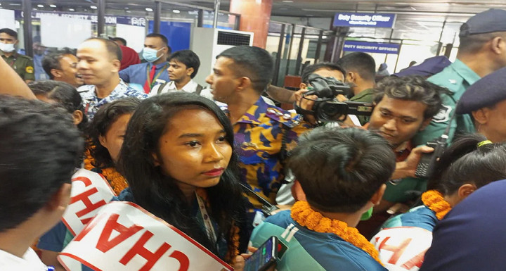 সাফজয়ী নারী ফুটবলারদের ব্যাগ থেকে টাকা ও মূল্যবান জিনিসপত্র চুরি