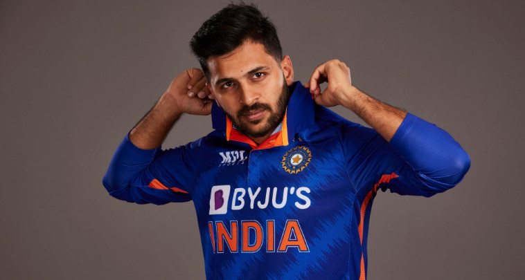 দল থেকে বাদ পড়ে যা বললেন শার্দুল