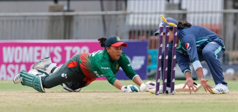 এশিয়া কাপ: আকাশ থেকে বাংলাদেশকে মাটিতে নামালো পাকিস্তান