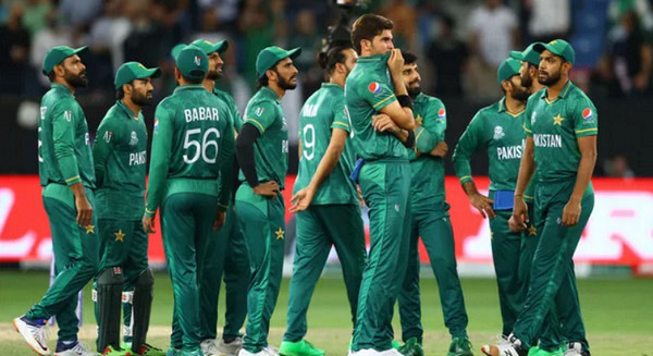 সমর্থকদের কারণে কান্নায় ভেঙে পড়লেন পাকিস্তানি তারকা ব্যাটার