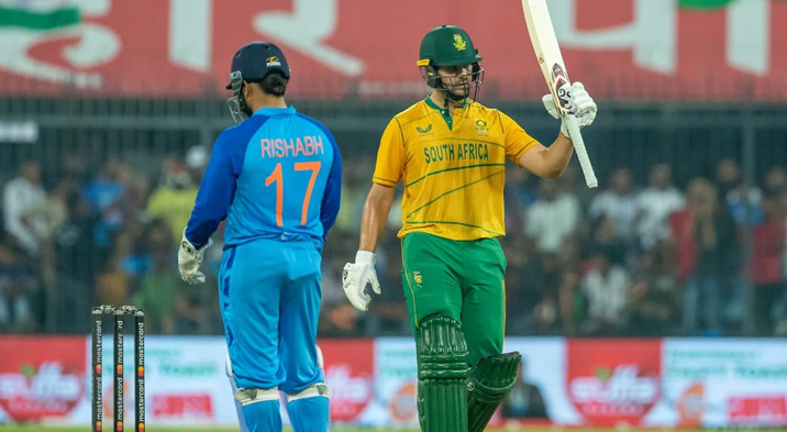6,6,6,6,6,6,6,6,4,4,4,4,4 চার ছক্কার ঝড়ে রুশোর শতকে ভারতকে রেকর্ড টার্গেট দিল দক্ষিণ আফ্রিকা