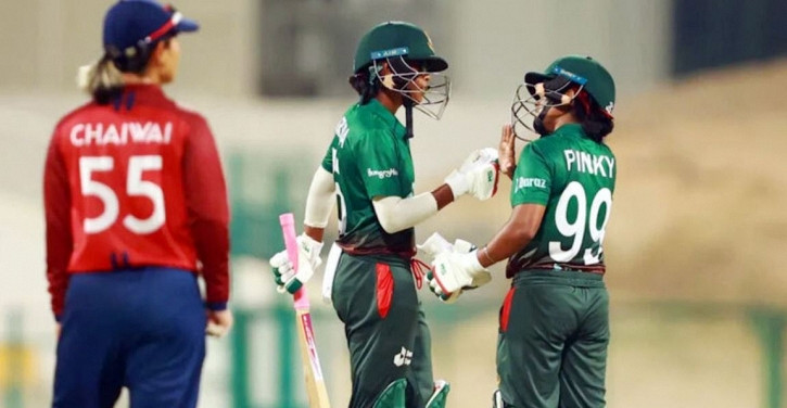 ১০ ওভার শেষ, দেখেনিন সর্বশেষ স্কোর