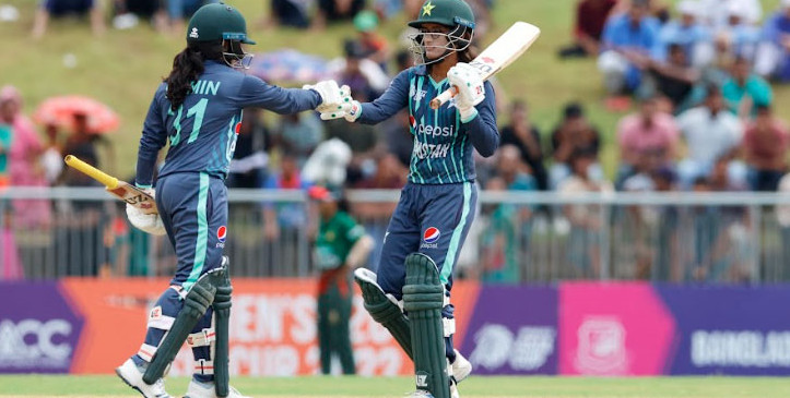 ভারতে বিপক্ষে ব্যাটিংয়ে পাকিস্তান, দেখেনিন সর্বশেষ স্কোর