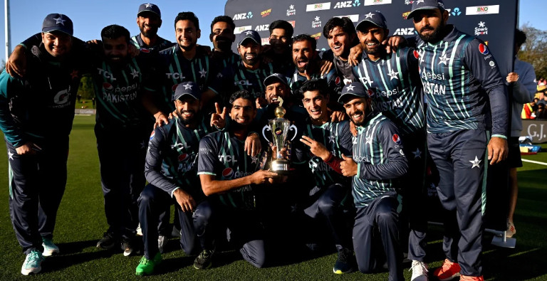 পাকিস্তানের চোখ বিশ্বকাপ ট্রফিতে