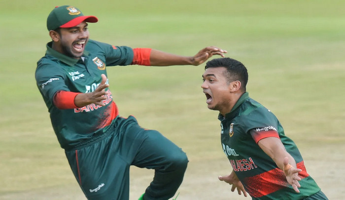 বল হাতে চমক দেখালেন তাসকিন