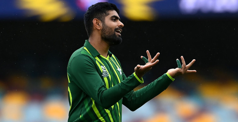 ‘বাবরের অধিনায়কত্ব নিয়ে সমালোচনা করা পাপের মতো’