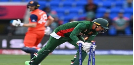 ১১ ওভার শেষ, দেখেনিন সর্বশেষ স্কোর