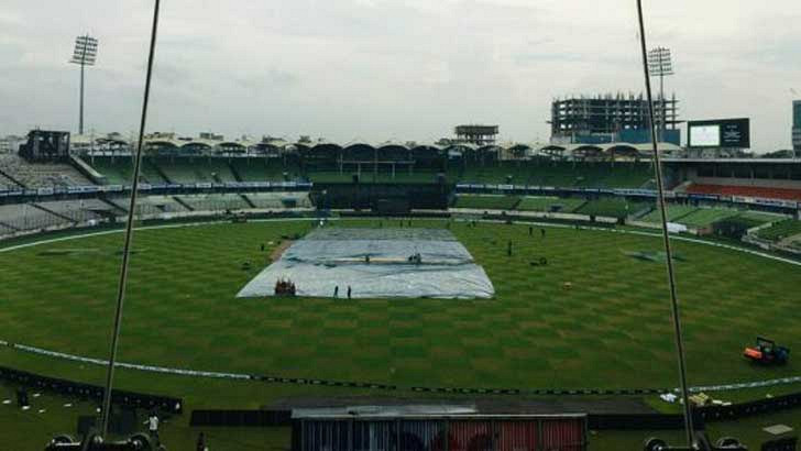 বৃষ্টির কারনে টস হতে বিলম্ব