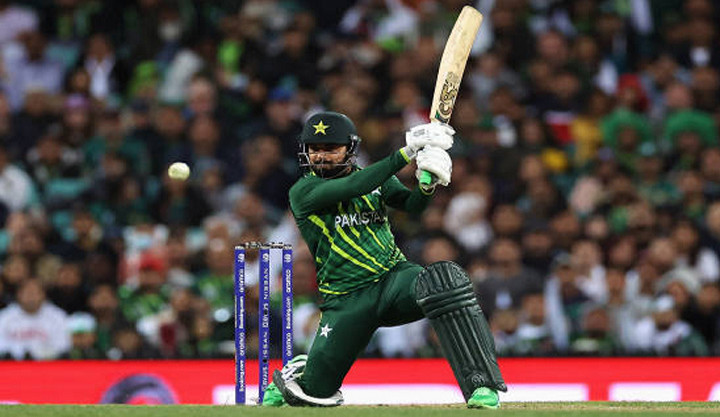 দক্ষিণ আফ্রিকাকে বিশাল রানের টার্গেট দিল পাকিস্তান