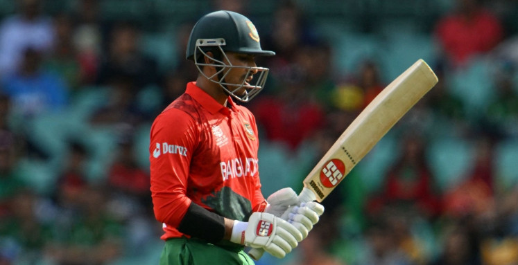 পরপর দুই উইকেট হারালো বাংলাদেশ, দেখেনিন সর্বশেষ স্কোর
