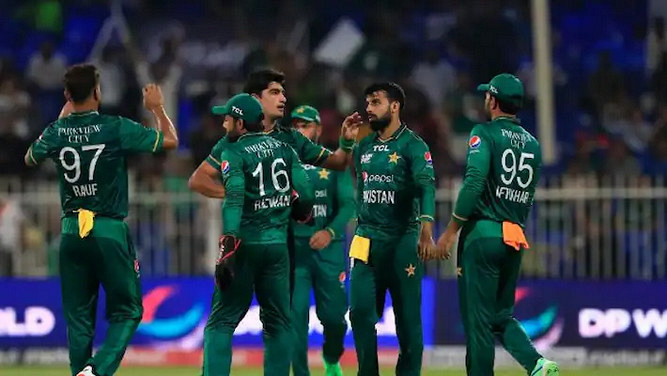 বিশ্বকাপের পর দলের তারকা ক্রিকেটারকে হারালো পাকিস্তান