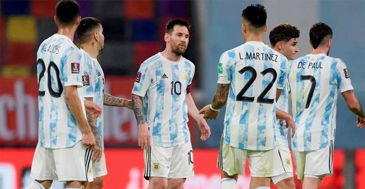 আর কিছুক্ষন পর মাঠে নামছে আর্জেন্টিনা