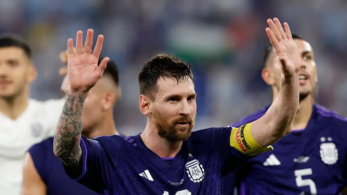 ম্যারাডোনার রেকর্ড ভেঙে যা বললেন সর্বকালের সেরা ফুটবলার মেসি