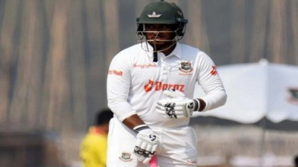 ভারতের বিপক্ষে দূদার্ন্ত সেঞ্চুরি তুলে নিলেন জাকির, দেখেনিন সর্বশেষ স্কোর