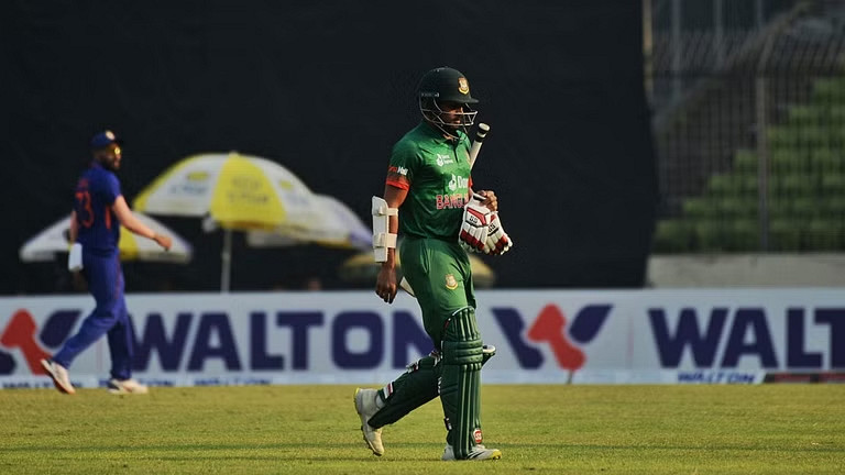 ব্যাটিংয়ে বাংলাদেশ, দেখেনিন সর্বশেষ স্কোর
