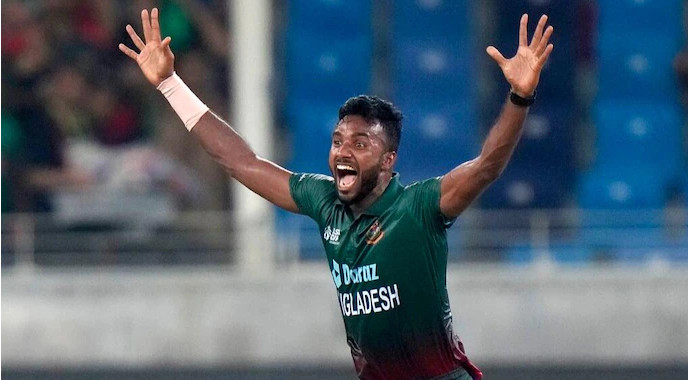 ব্যাটিংয়ে ভুগছে ভারত, দেখেনিন সর্বশেষ স্কোর