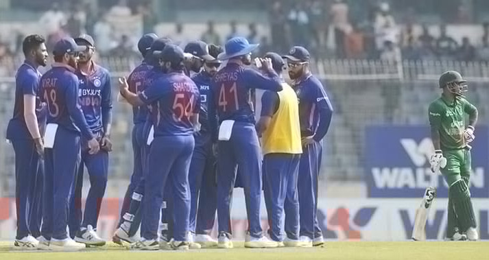 অলআউট হওয়ার পথে বাংলাদেশ, দেখেনিন সর্বশেষ স্কোর