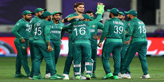 অবসরের ঘোষণা দিল পাকিস্তানের তারকা ব্যাটার