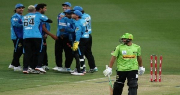 বিগ ব্যাশে মাত্র ১৫ রানে অল আউট