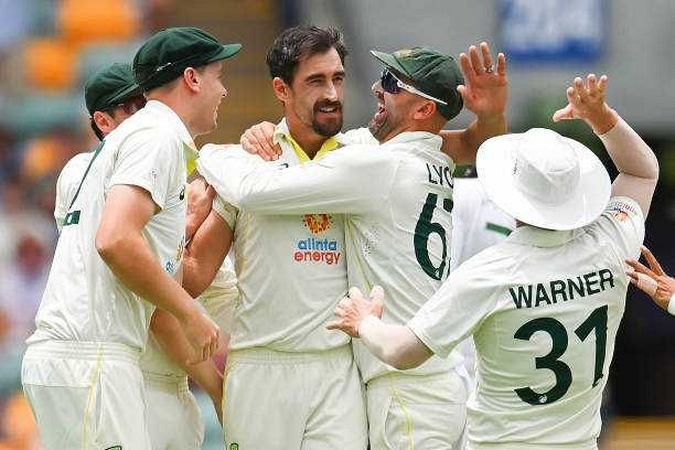 অবিশ্বাস্য: টেস্ট ক্রিকেটে স্টার্কের ট্রিপল (৩০০) সেঞ্চুরি