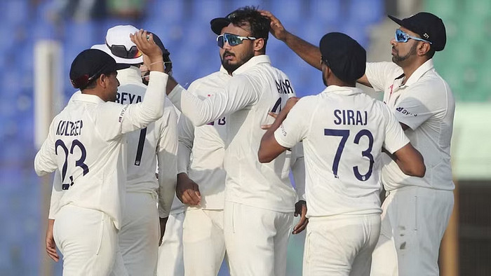 অল-আউটের পথে বাংলাদেশ, দেখেনিন সর্বশেষ স্কোর