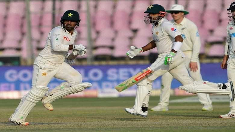 দেড়শ হাঁকিয়ে ছুটছেন বাবর ও সরফরাজের ৮৬ রানে দিন শেষ করলো পাকিস্তান