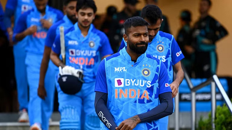 শ্রীলঙ্কার বিপক্ষে সিরিজের জন্য চমক দিয়ে দল ঘোষণা করলো ভারত