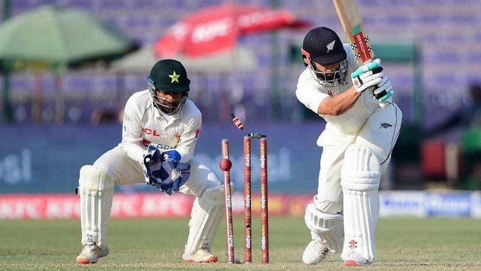 পাকিস্তান বনাম নিউজিল্যান্ড: লড়াই হলো সেয়ানে সেয়ানে