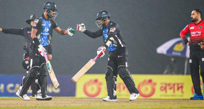 কুমিল্লাকে বিশাল রানের টার্গেট দিল রংপুর