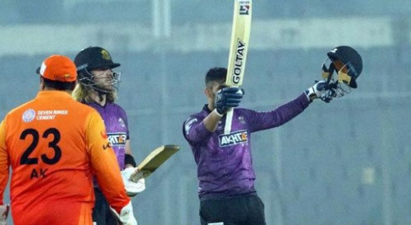 চার-ছক্কার ব্যাটিং তান্ডবে শেষ হল খুলনা বনাম চট্টগ্রামের ম্যাচ, জেনে নিন ফলাফল