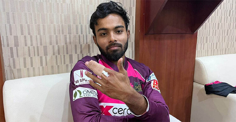 তৌহিদ হৃদয়ের হাতে ৮ সেলাই