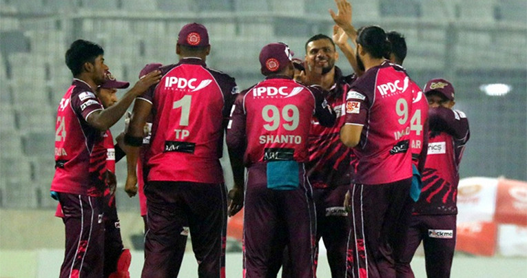 পয়েন্ট টেবিলে শীর্ষে অবস্থান করছে মাশরাফীর দল